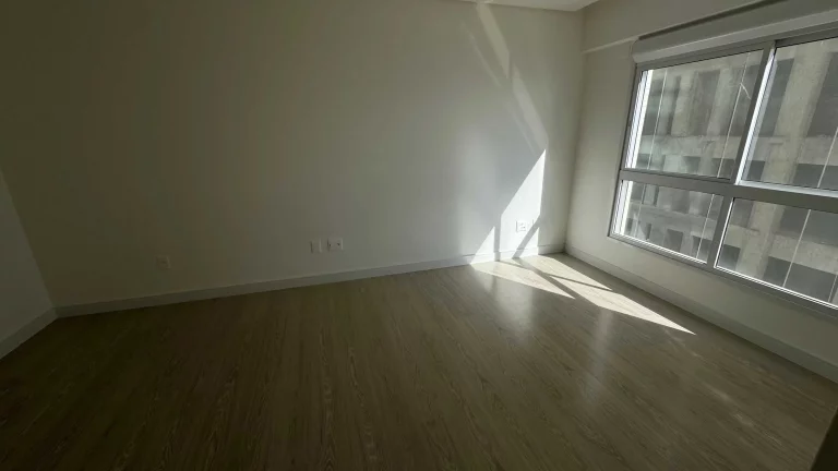 Imagem Apartamento com 4 suítes e 2 vagas de garagem no Centro em Itapema/SC