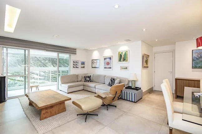 Imagem Apartamento com três quartos no Mossunguê