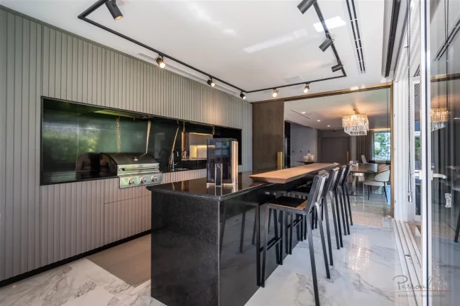 Imagem Magnífica casa em Jurerê Internacional a apenas 100m do mar. Casa localizada em exelente terreno d...