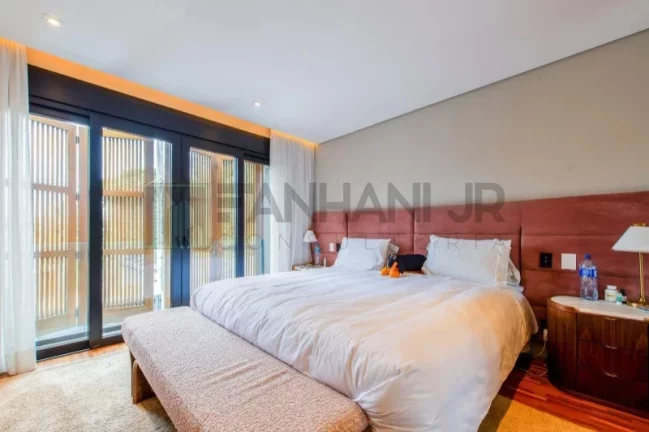 Imagem Imperdível oportunidade: Casa à venda em São Paulo-SP, Vila Nova Conceição, 4 quartos, 3 suítes, 3 salas, 5 banheiros, 2 vagas, 290m².