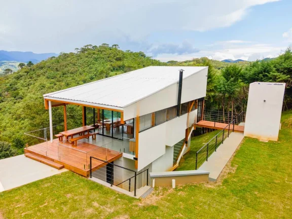 Imagem Exclusividade: Design Moderno com Vista para a Pedra do Baú