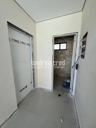 Imagem Casa assobradada mobiliada, 3 suítes com sacada, closet, piscina, churrasqueira, placas solares, 4 vagas, casa inteligente e acabamento premium