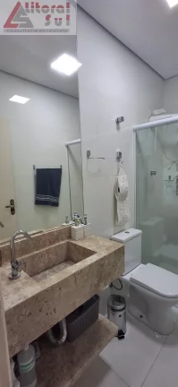 Imagem Casa à venda em Praia Grande-SP, bairro Vilamar, 2 quartos, 1 suíte, 1 sala, 2 banheiros, 95m². Confira já!