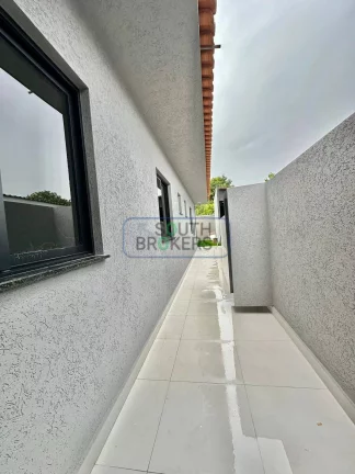 Imagem Casa com 3 Quartos 1 Suíte, Pé Direito Duplo e Amplo Quintal - em São José