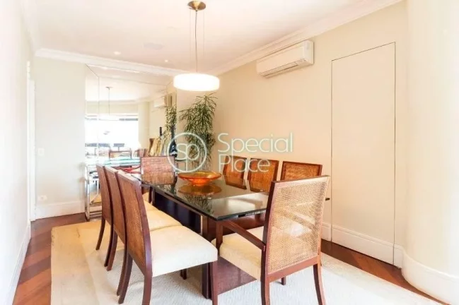 Imagem Apartamento com 180m² em Moema Pássaros. Living integrado à varanda envidraçada, sala de almoço...