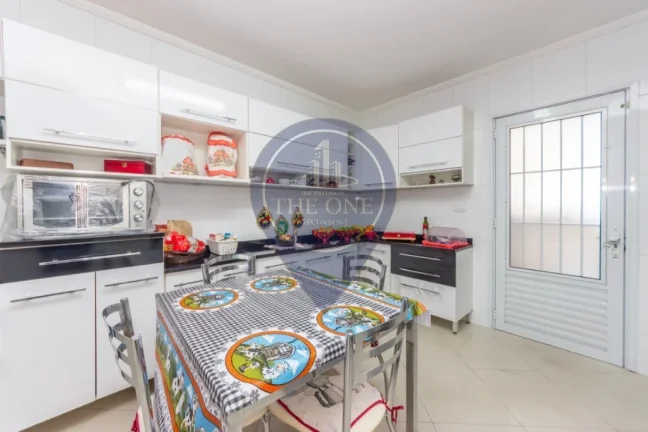 Imagem Imperdível: Casa à venda em São Paulo-SP, Vila Guarani (z Sul) com 3 quartos, 3 suítes, 2 salas, 4 banheiros e 2 vagas de garagem, 200m².