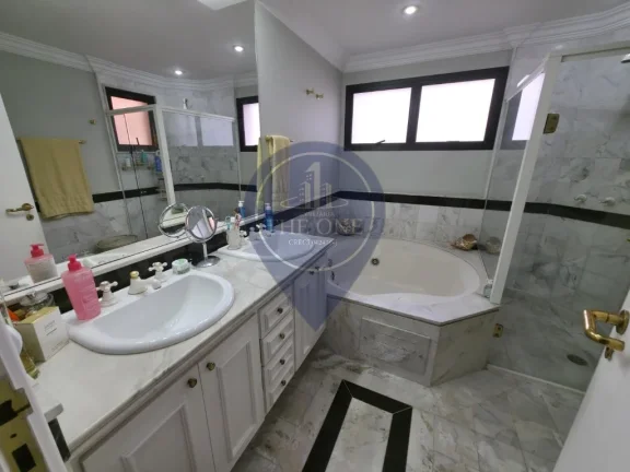 Imagem Imóvel de luxo na Vila Mariana: Apartamento de 4 suítes, 5 banheiros e 4 vagas de garagem em São Paulo-SP.