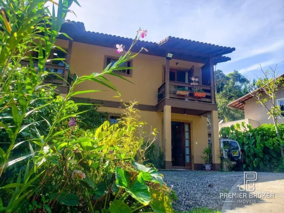 Imagem Casa com 3 dormitórios à venda, 250 m² por R$ 890.000,00 - Panorama - Teresópolis/RJ