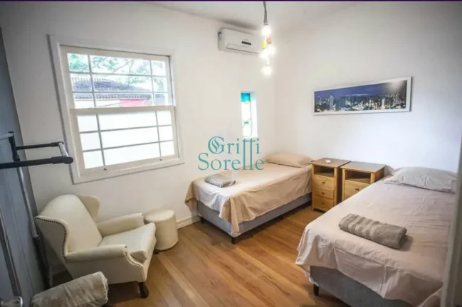 Imagem Casa/Sobrado de Vila à Venda em Pinheiros - São Paulo/SP.