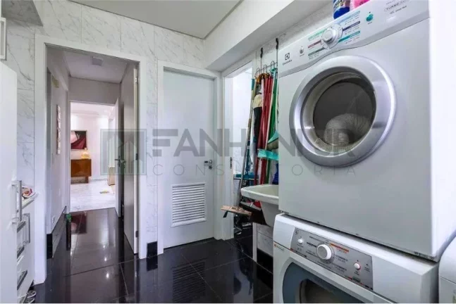 Imagem Apartamento mobiliado na Vila Nova Conceição: 3 quartos, 3 suítes, 3 salas, 5 banheiros, 4 vagas, 182m² - São Paulo-SP