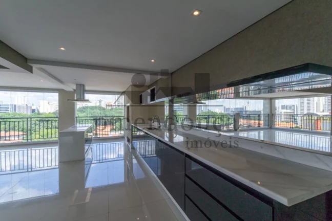 Imagem Apartamento espaçoso com 4 quartos sendo 3 suítes e 4 vagas, 244m²