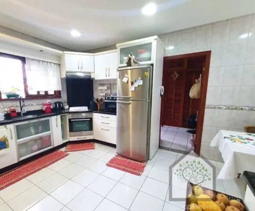 Imagem Excelente Casa com 370 m² no Carianos