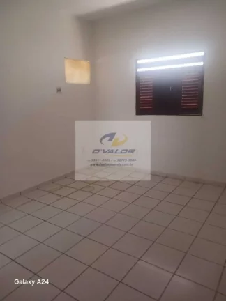 Imagem Vendo Casa com 159 m², 3 quartos s/ 1 suíte + DCE, sala p/ 2 ambientes, piscina e 3 vagas
