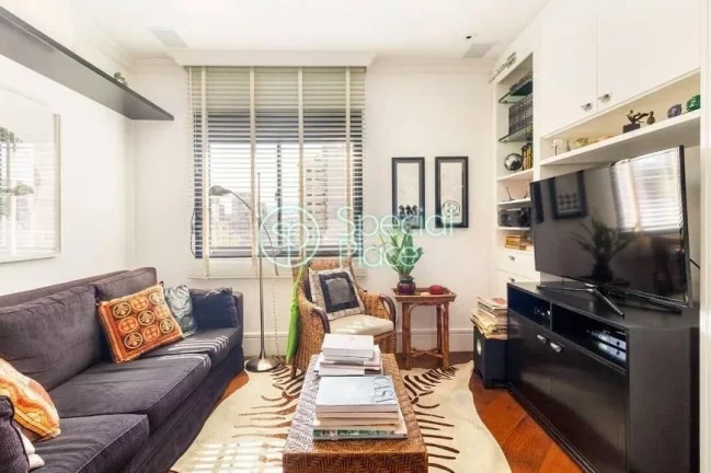 Imagem Apartamento com 180m² em Moema Pássaros. Living integrado à varanda envidraçada, sala de almoço...