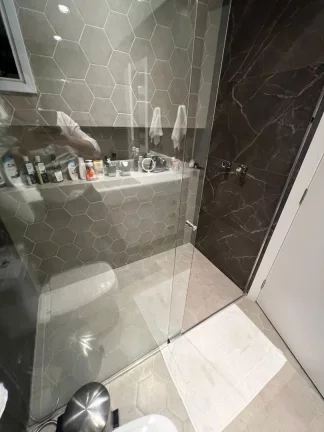 Imagem Cobertura Duplex, 10º Andar, 253,03m², 3 suítes, e 4 vagas de garagem. Piso inferior composto por...