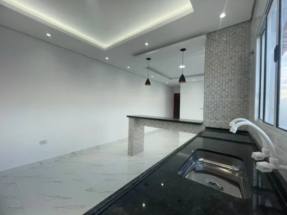 Imagem Casa para Venda em Mongaguá, Balneário Itaguai, 2 dormitórios, 1 suíte, 2 banheiros, 2 vagas