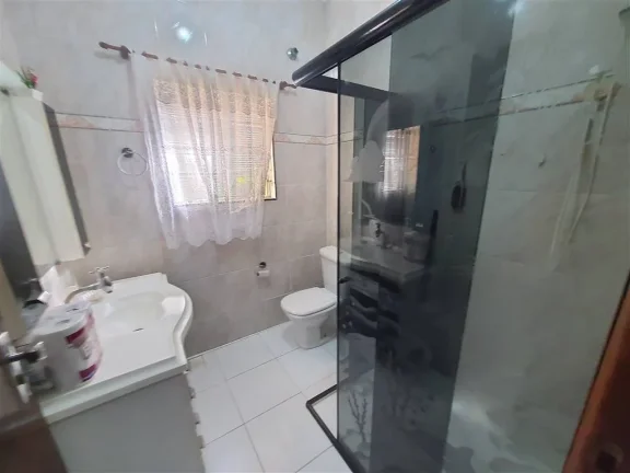 Imagem Casa dormitórios com ampla garagem na Vila Tupi em Praia Grande