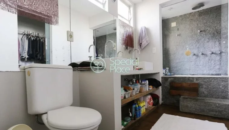Imagem Apartamento com 162m², duas suítes, sendo uma máster com closet, hall, lavabo, sala de televisão...