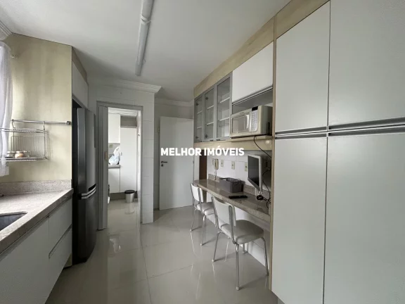 Imagem Apartamento á venda com 3 dormitórios e 3 vagas de garagem localizado no Centro de Balneário Camboriú.