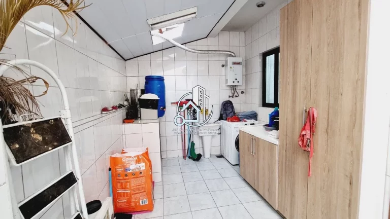 Imagem Sobrado com AMPLO ÁTICO, 170,34m² privativos, FRENTE PARA RUA, localizado no Bairro Boqueirão, Cu...