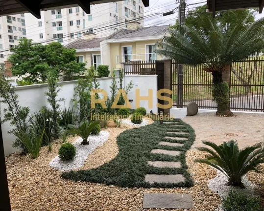 Imagem Excelente Residência Averbada para Venda no Atiradores! Localizada no bairro Atiradores, próximo a...