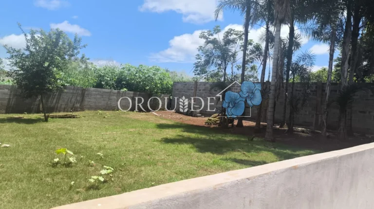 Imagem Chácara à venda à apenas 4 Km de Santo Antônio da Barra-GO, Setor Central: 5 quartos, 1 sala. Imperdível oportunidade!