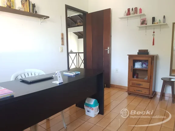 Imagem Casa no bairro Itaum, Joinville: 126m², 4 dormitórios, 1 suíte, 4 banheiros por R$ 840.000 - Venda.