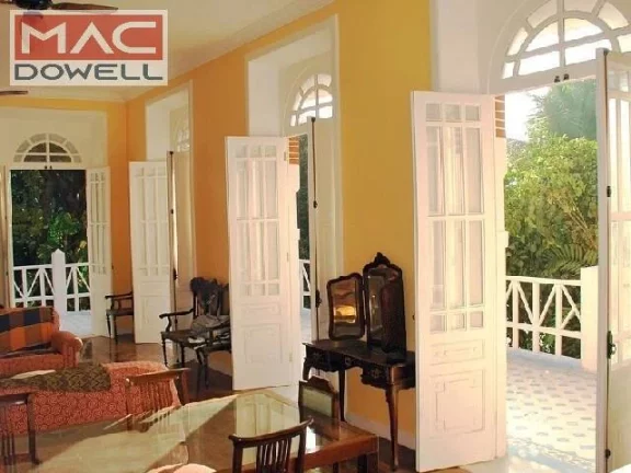 Imagem Casa histórica 450 m² / 4 Quartos - Venda / Locação - Santa Teresa/RJ