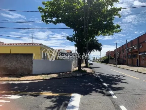 Imagem Casa térrea, com edícula, localizada no pitoresco Jardim Eulina, em Campinas! Com três quartos, s...