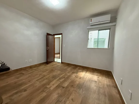 Imagem Casa à venda em Vitória da Conquista-BA, no bairro Felícia: 3 quartos, 1 suíte, 1 sala, 2 banheiros, 4 vagas de garagem, 123m².