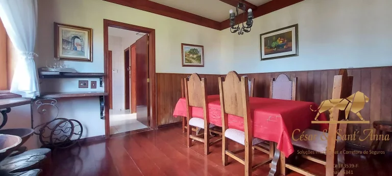 Imagem Casa com 730m², a venda, no Bairro Alto do Capivari em Campos do Jordão-SP