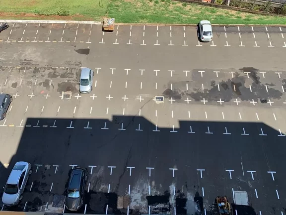 Imagem Apartamento com 3 quartos sendo 1 suíte, duas vagas, sacada, em bairro nobre, com localização pri...