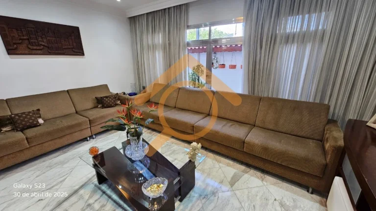 Imagem Excelente oportunidade! Casa à venda em São Paulo-SP, Vila Santana, com 3 quartos, 2 banheiros, 2 vagas de garagem e 132m².