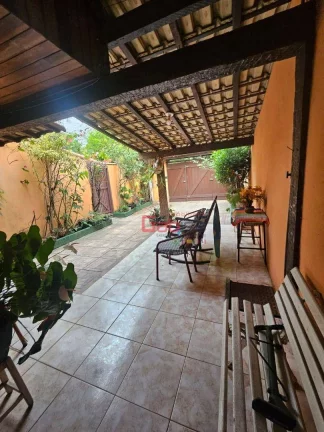 Imagem Casa com 3 dormitórios à venda, 195 m² por R$ 680.000,00 - Palmeiras - Cabo Frio/RJ