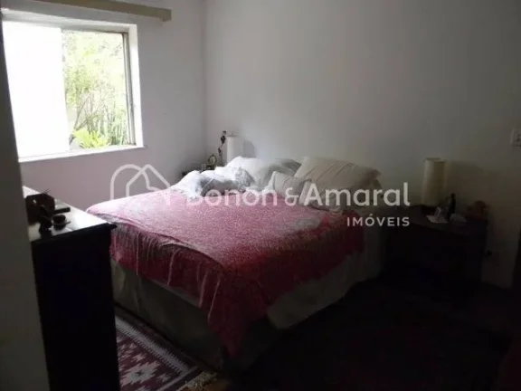 Imagem Linda casa térrea, construção sólida, bem distribuída, com boa iluminação natural e ventilaç...