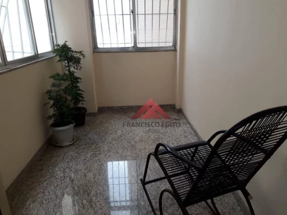 Imagem Excelente apartamento na praia de icaraí com pequena varanda lateral com vista parcial do mar,ampla sala de estar com 03 ambientes,sala de jantar,03