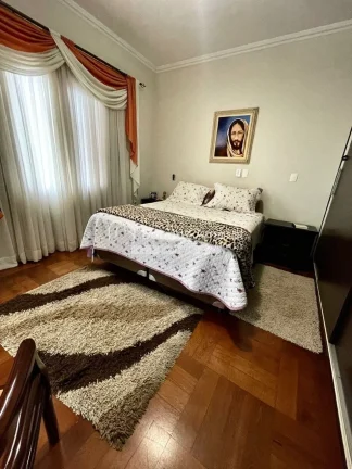 Imagem Excelente sobrado à venda em condomínio fechado em Valinhos/SP, localizado em uma área privilegia...