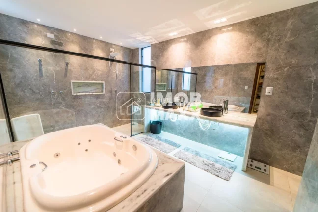 Imagem Luxuosa Casa no Cond. Quintas do Sol com 4 Suítes e 430m²