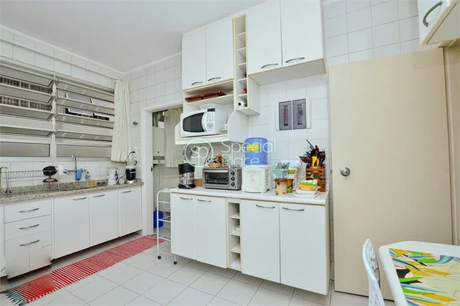 Imagem Lindo apartamento com 113m2, 2 dormitórios e 1 vaga na garagem. Living para dois ambientes, piso em...