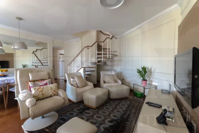 Imagem Excelente cobertura duplex, com área de lazer privativa e 03 vagas de garagem.