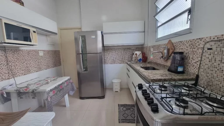 Imagem PITANGUEIRAS - ÓTIMO APTO A 50 METROS DA PRAIA DE PITANGUEIRAS, 2 DORMITÓRIOS, 1 VAGA DE GARAGEM.