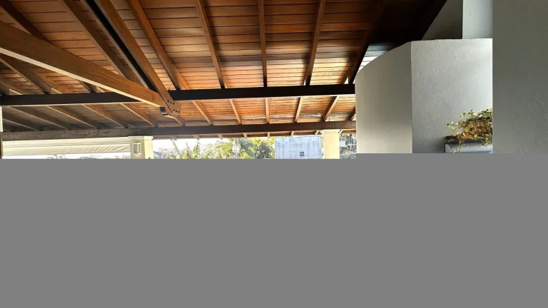 Imagem Esta linda casa em Cacupé tem tudo o que você e sua família procuram. Uma casa ampla, bem constru...