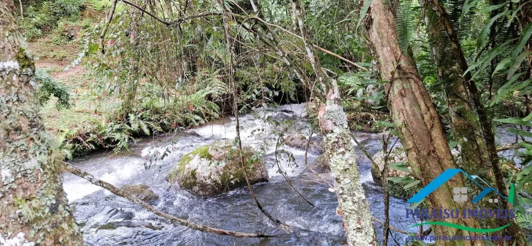 Imagem Mergulhe na Serenidade da Serra da Mantiqueira: Terreno com Cachoeira