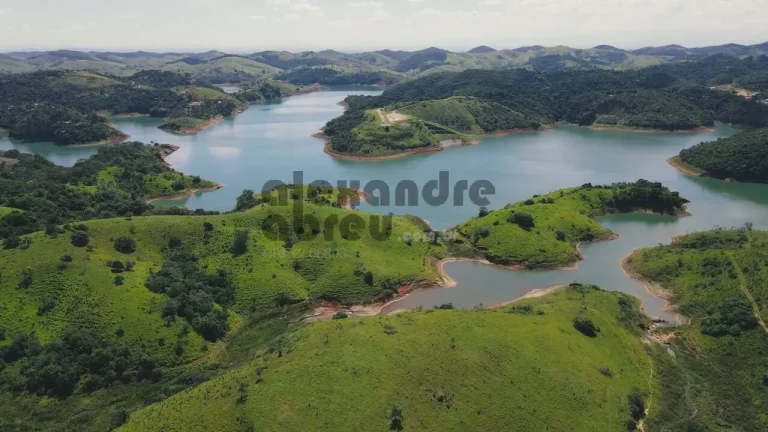 Imagem Fazenda de 130 alqueires à venda em Santa Branca com 30 córregos