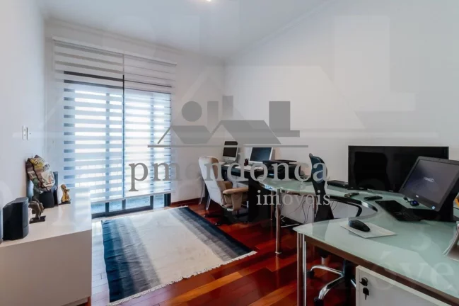 Imagem Apartamento Alto Padrão reformado em Higienópolis, com 4 suítes e 4 vagas pronto para morar!