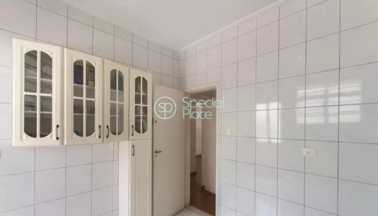 Imagem Apartamento com 140m², 3 dormitórios, ampla sala e 1 vaga. O imóvel possui armário embutido, ár...