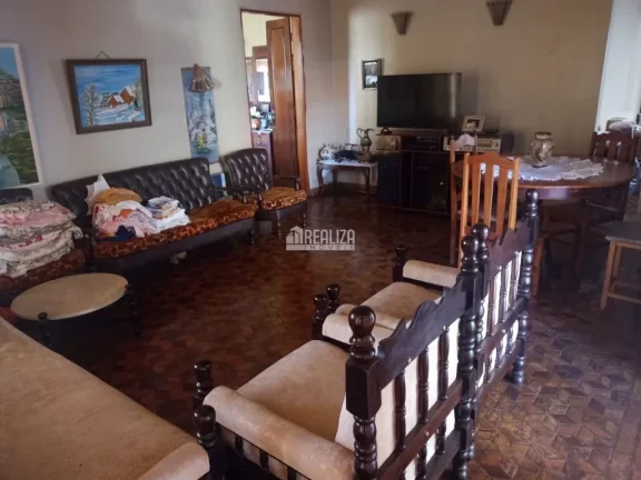 Imagem Vende-se casa de alto padrão com dois pavimentos no Centro de Igarapava/SP