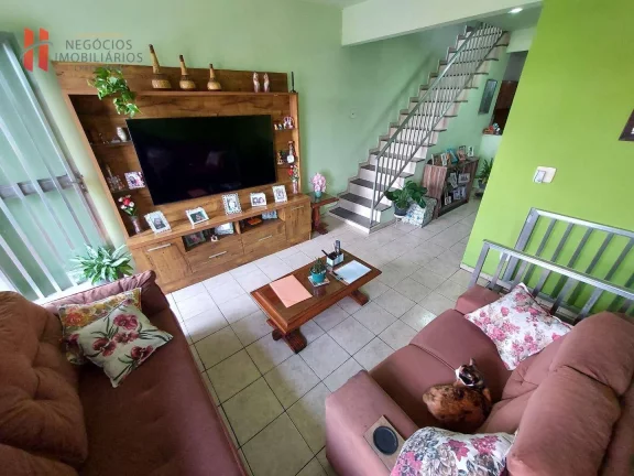 EXCELENTE CASA TRIPLEX COM MAIS DE 150M² E TERRAÇO AMPLO