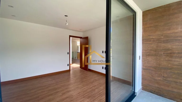 Imagem Casa com 4 Quartos, Nova e em Condomínio Clube a 15 Minutos do Centro de Teresópolis-RJ