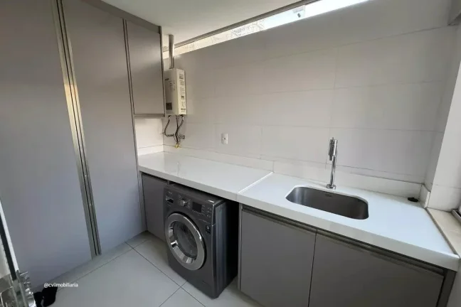 Imagem Este espaçoso apartamento de 179 metros quadrados é ideal para quem busca conforto e praticidades....